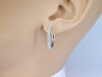 Witgouden oorhangers met 26 diamanten - afbeelding 2 van  9