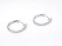 Witgouden oorhangers met 26 diamanten - afbeelding 6 van  9