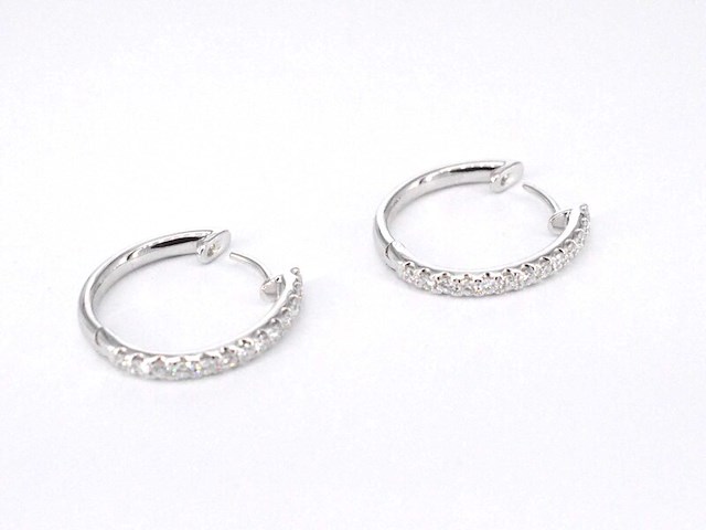 Witgouden oorhangers met 26 diamanten - afbeelding 6 van  10