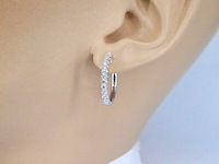 Witgouden oorhangers met 26 diamanten - afbeelding 3 van  10