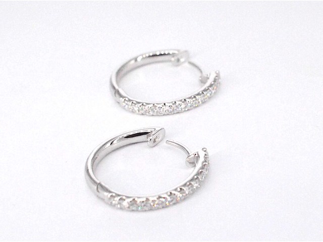 Witgouden oorhangers met 26 diamanten - afbeelding 7 van  10