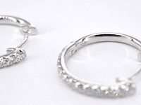 Witgouden oorhangers met 26 diamanten - afbeelding 8 van  10