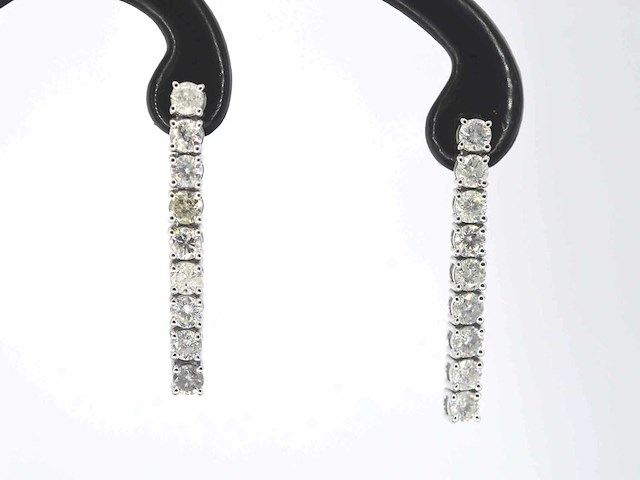 Witgouden oorhangers met briljant geslepen diamanten - afbeelding 1 van  5