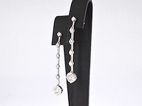 Witgouden oorhangers met diamanten - afbeelding 4 van  7