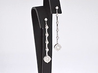 Witgouden oorhangers met diamanten - afbeelding 4 van  8