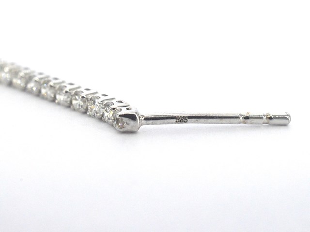 Witgouden oorhangers met een rij aan natuurlijke diamanten - afbeelding 5 van  9