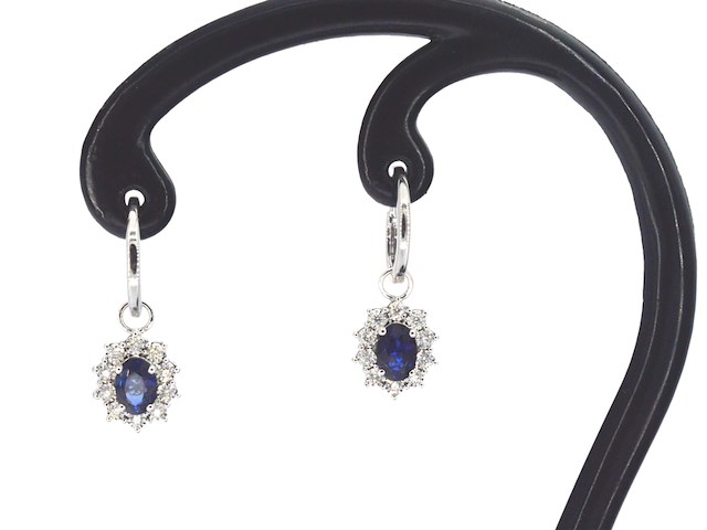 Witgouden oorhangers met natuurlijke diamanten en blauwe saffieren - afbeelding 1 van  9