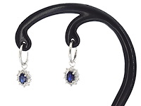 Witgouden oorhangers met natuurlijke diamanten en blauwe saffieren - afbeelding 3 van  9