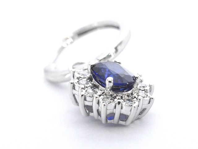 Witgouden oorhangers met natuurlijke diamanten en blauwe saffieren - afbeelding 5 van  9