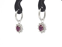 Witgouden oorhangers met natuurlijke diamanten en robijnen - afbeelding 4 van  8