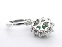 Witgouden oorhangers met natuurlijke diamanten en smaragden - afbeelding 5 van  5