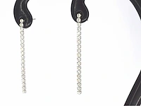 Witgouden oorhangers rij diamant - afbeelding 4 van  8