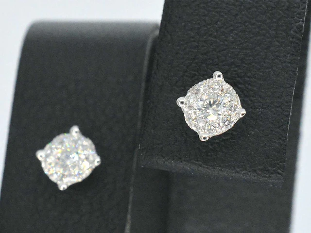 Witgouden oorknoppen diamant 0.30 ct - afbeelding 6 van  11