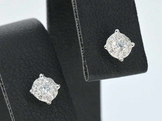 Witgouden oorknoppen diamant 0.30 ct - afbeelding 7 van  11
