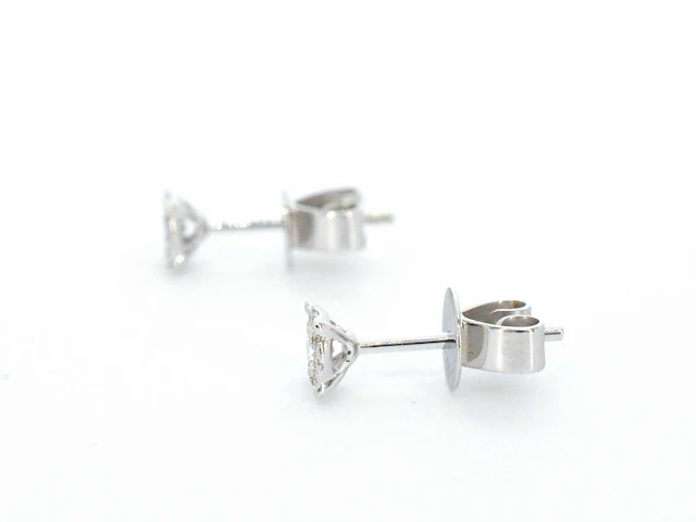 Witgouden oorknoppen diamant 0.30 ct - afbeelding 8 van  11