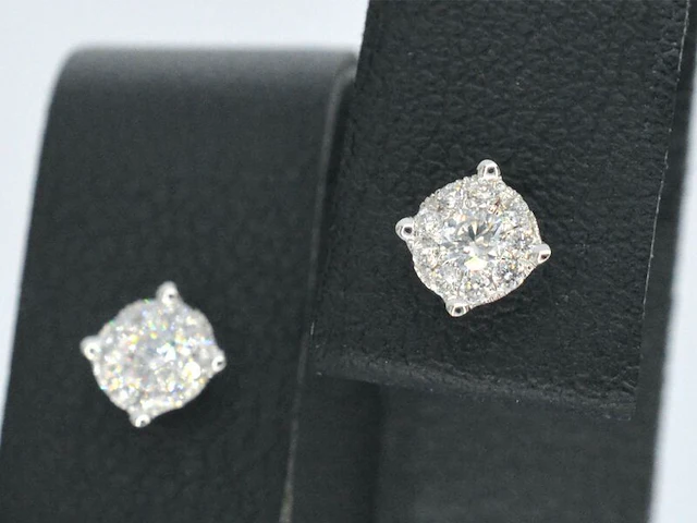 Witgouden oorknoppen met diamant - afbeelding 3 van  9