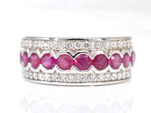 Witgouden pave ring met diamanten en robijn - afbeelding 1 van  6