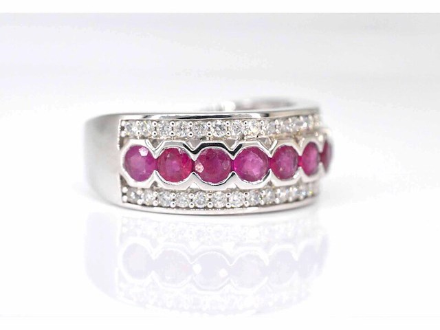 Witgouden pave ring met diamanten en robijn - afbeelding 3 van  7