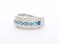 Witgouden pave ring met diamanten en topaas - afbeelding 10 van  11