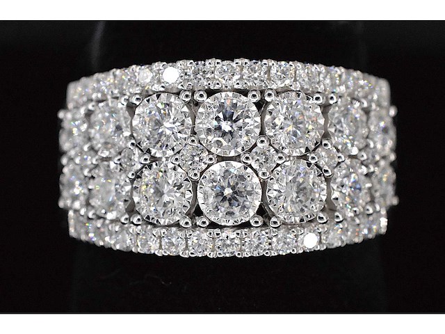 Witgouden pavé ring met diamanten - afbeelding 1 van  7