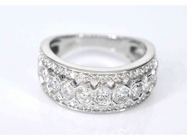 Witgouden pavé ring met diamanten - afbeelding 4 van  7