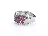 Witgouden pave ring met rijen van natuurlijke diamanten en robijnen - afbeelding 3 van  7