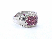Witgouden pave ring met rijen van natuurlijke diamanten en robijnen - afbeelding 4 van  7