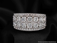 Witgouden pavering met diamanten