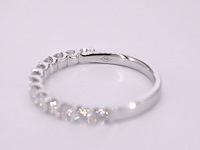 Witgouden rijring bezet met briljant geslepen diamanten - afbeelding 10 van  11