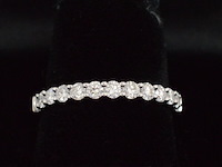 Witgouden rijring bezet met briljant geslepen diamanten - afbeelding 11 van  11