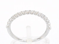 Witgouden rijring bezet met briljant geslepen diamanten