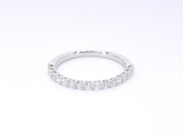 Witgouden rijring bezet met briljant geslepen diamanten - afbeelding 8 van  11