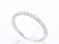 Witgouden rijring bezet met briljant geslepen diamanten - afbeelding 3 van  9