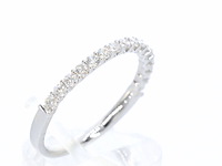 Witgouden rijring bezet met briljant geslepen diamanten - afbeelding 4 van  9