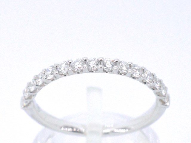 Witgouden rijring bezet met briljant geslepen diamanten - afbeelding 1 van  9