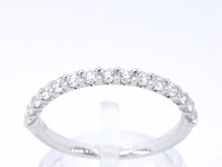 Witgouden rijring bezet met briljant geslepen diamanten - afbeelding 1 van  9