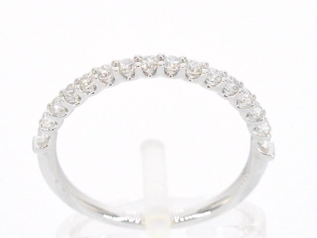 Witgouden rijring bezet met briljant geslepen diamanten - afbeelding 1 van  11