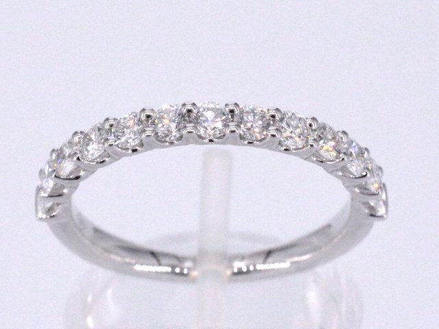 Witgouden rijring bezet met briljant geslepen diamanten - afbeelding 11 van  11