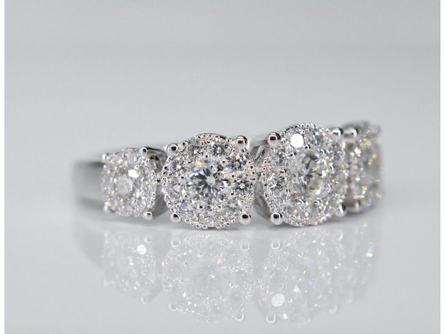 Witgouden rijring met 5 diamanten entourages 1.00 carat - afbeelding 4 van  10