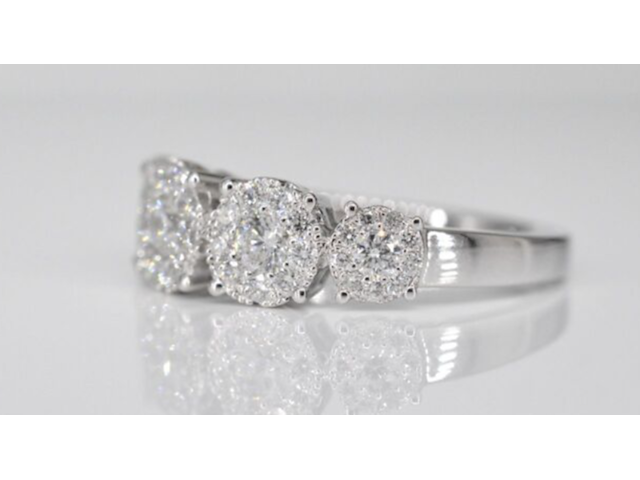 Witgouden rijring met 5 diamanten entourages 1.00 carat - afbeelding 1 van  4