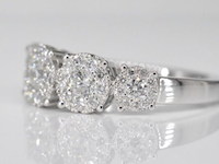 Witgouden rijring met 5 diamanten entourages 1.00 carat