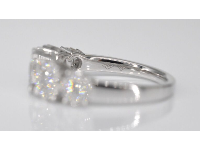 Witgouden rijring met 5 diamanten entourages 1.00 carat - afbeelding 4 van  4