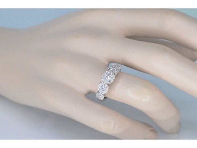 Witgouden rijring met 5 diamanten entourages 1.00 carat - afbeelding 2 van  8