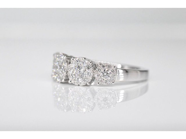 Witgouden rijring met 5 diamanten entourages 1.00 carat - afbeelding 4 van  8
