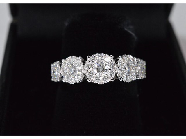 Witgouden rijring met 5 diamanten entourages 1.00 carat - afbeelding 7 van  8