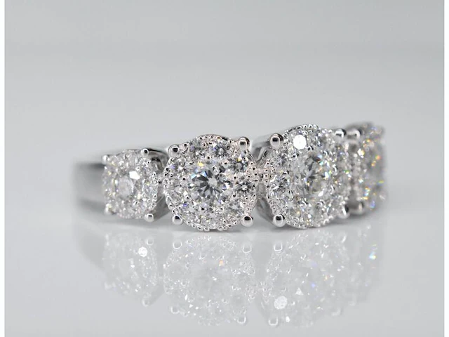 Witgouden rijring met 5 diamanten entourages 1.00 carat - afbeelding 4 van  10