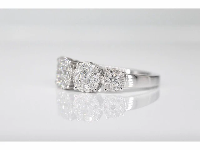 Witgouden rijring met 5 diamanten entourages 1.00 carat - afbeelding 5 van  10