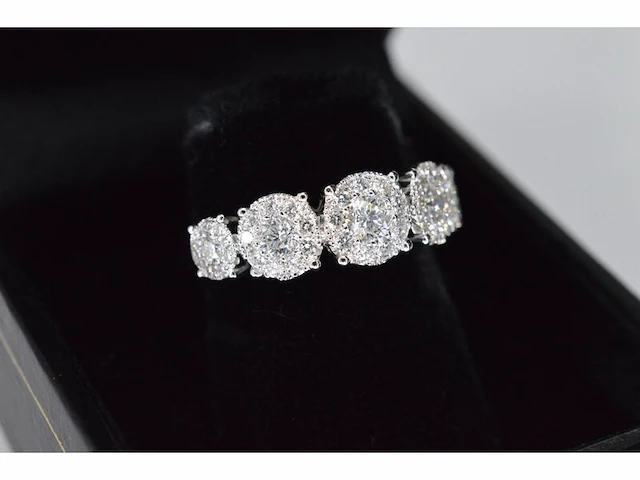 Witgouden rijring met 5 diamanten entourages 1.00 carat - afbeelding 7 van  10
