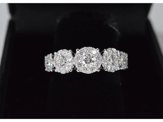 Witgouden rijring met 5 diamanten entourages 1.00 carat - afbeelding 8 van  10