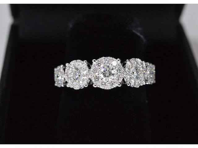 Witgouden rijring met 5 natuurlijke diamanten entourages 1.00 carat - afbeelding 8 van  10